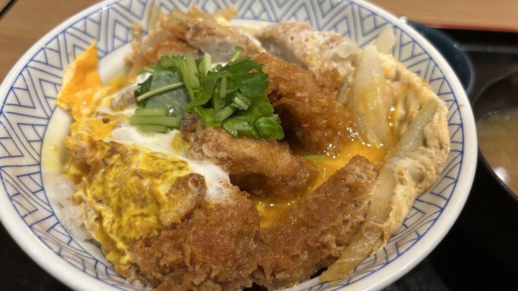 外国人観光客に人気の日本食:カツ丼