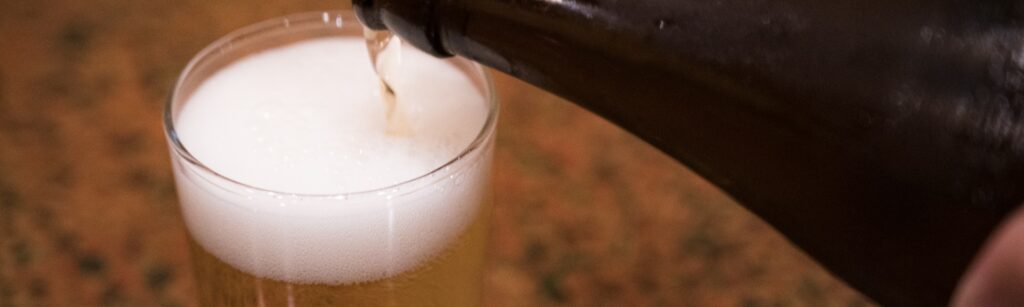 お酌しなきゃいけない上司から物理的に離れる