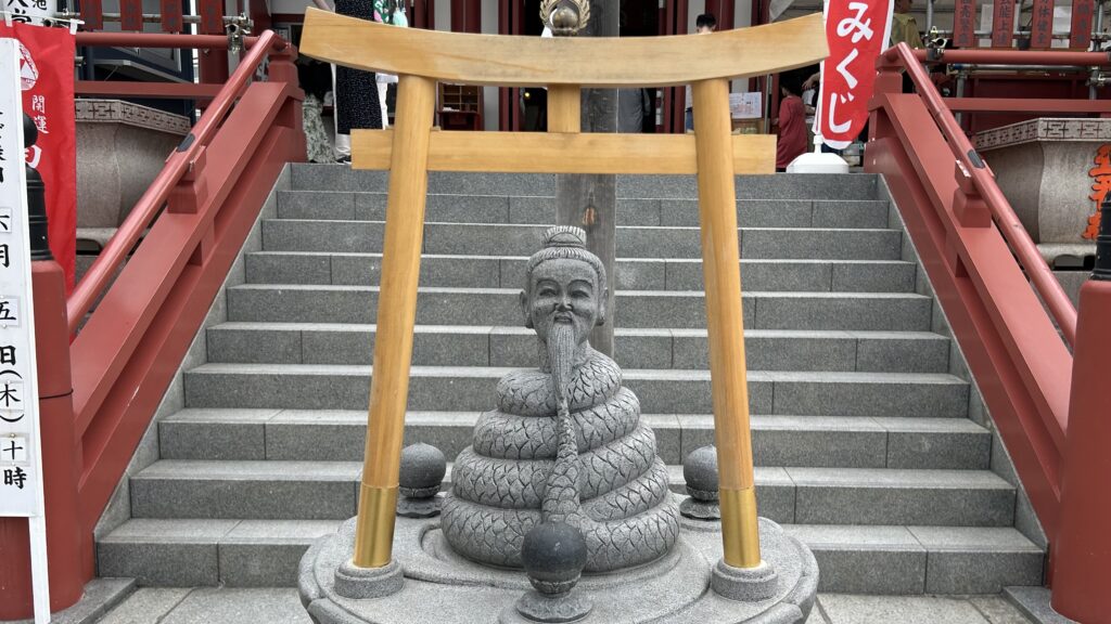 奈良公園で鹿を優遇したのは誰なのか