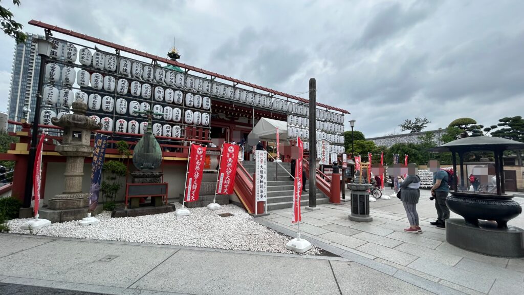 祈り？それとも呪い避け？