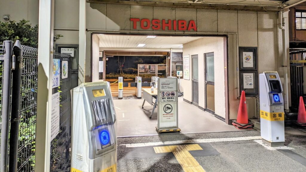 駅全体の構造と境界線のリアル
