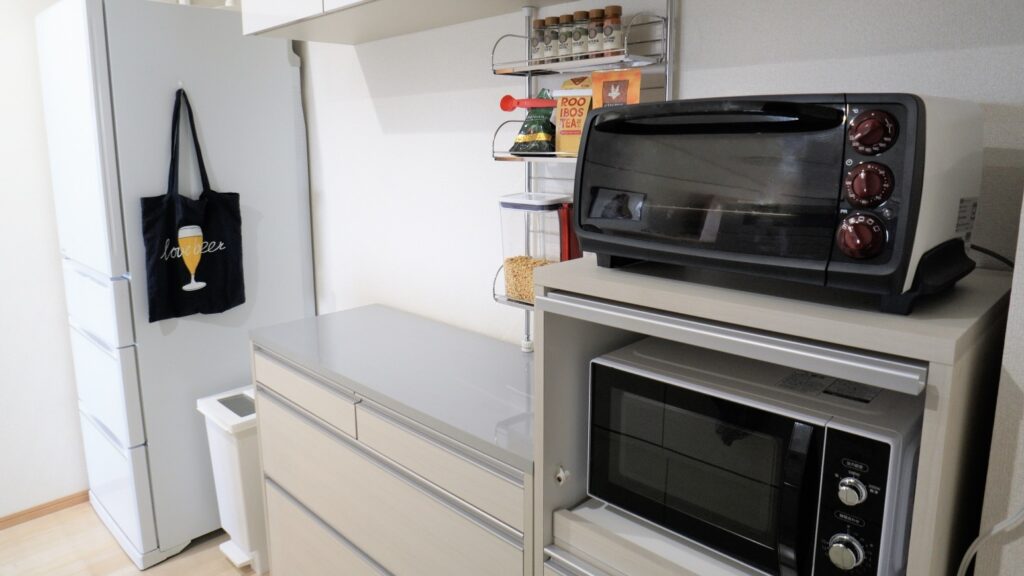 冷蔵庫や電子レンジの上