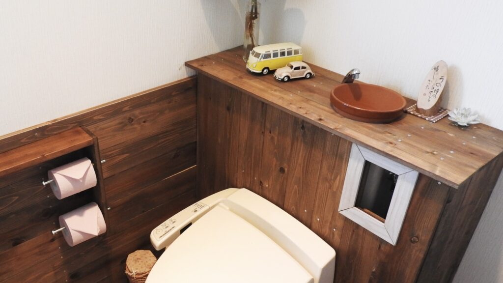 トイレ内の棚やタンク周辺