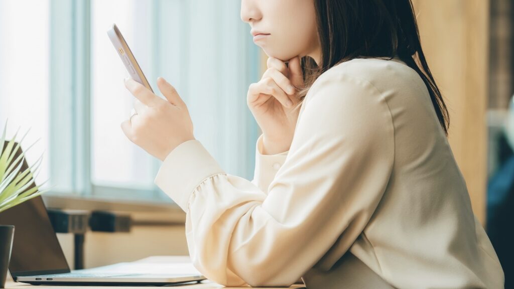 「いいね」を押しながら少し疲れていないか