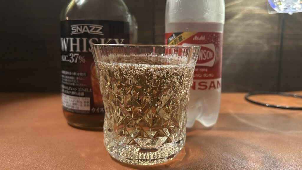 ハイボールにすれば飲みやすさが一気に上がる