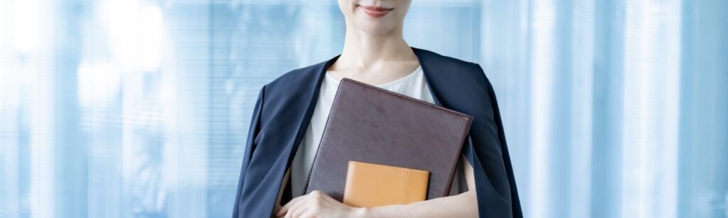 偉そうな態度を取らないと存在意義が出せない