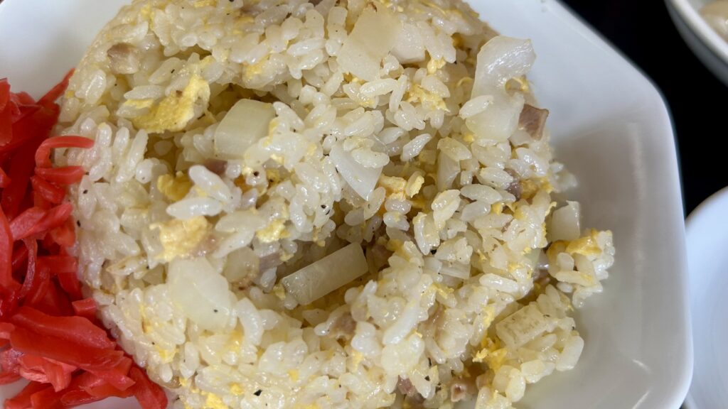 玉ねぎの水分でご飯がべちゃつきやすくなる