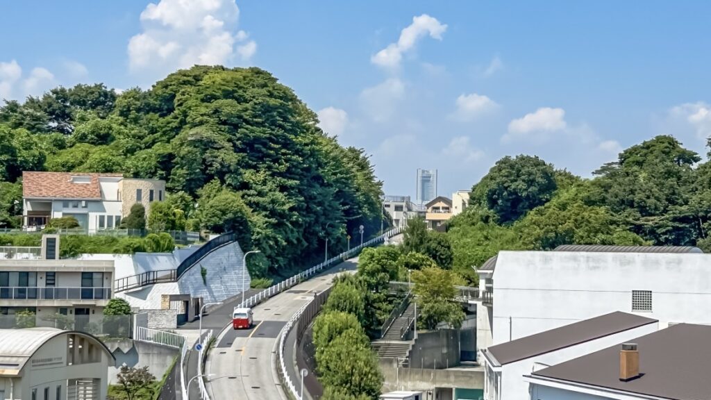 半島構造がもたらす通過されない地形