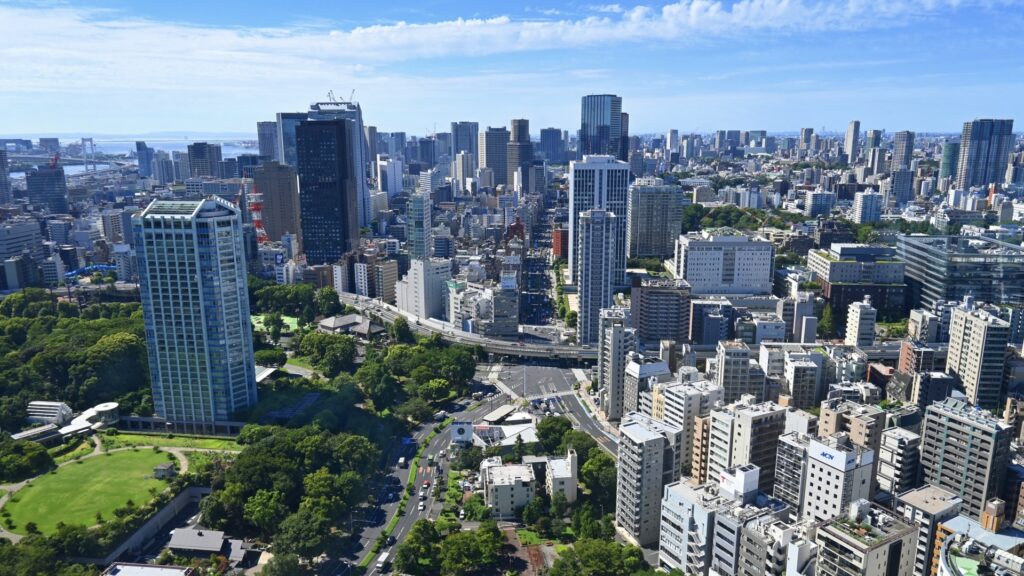 都市と人の熱が街全体にこもり続けている