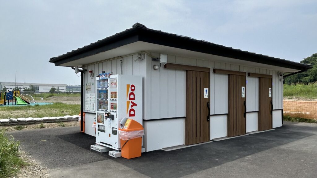 日よけもベンチもなく過ごしにくい環境だった