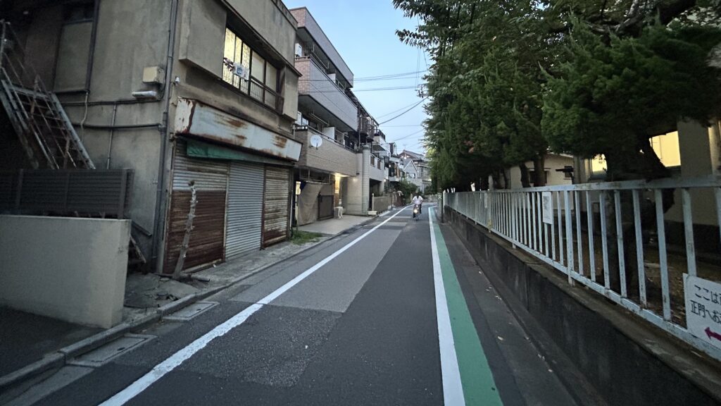 夜の街で感じる安心感と注意点