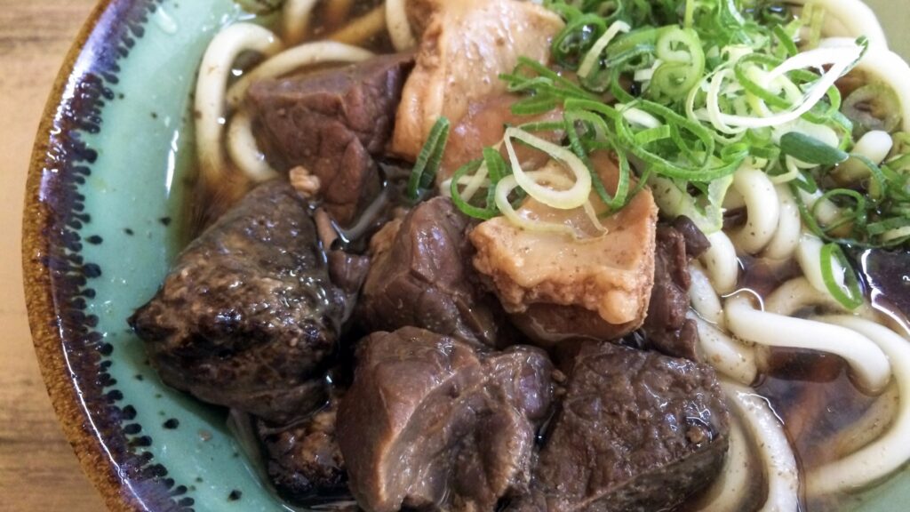 立ち飲み屋とグルメで注目される街の姿
