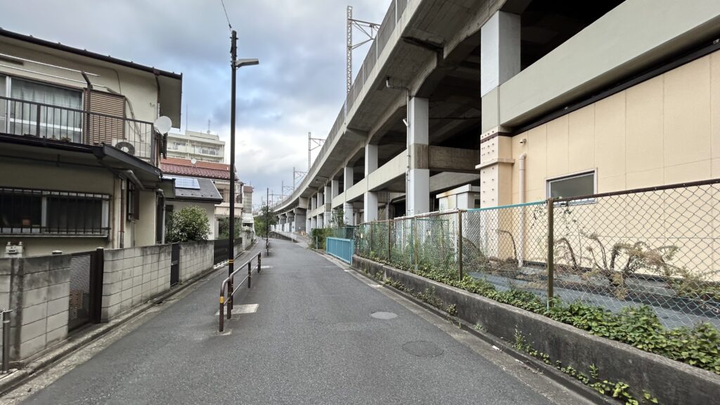 駅前なのに出入口がない西側の谷戸エリア