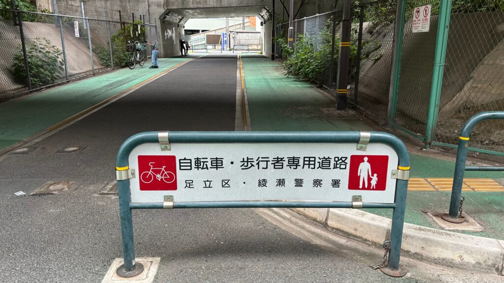電車音がBGMになる不思議な静寂感