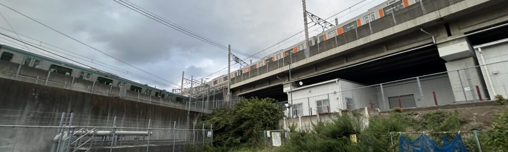 電車音がBGMになる不思議な静寂感