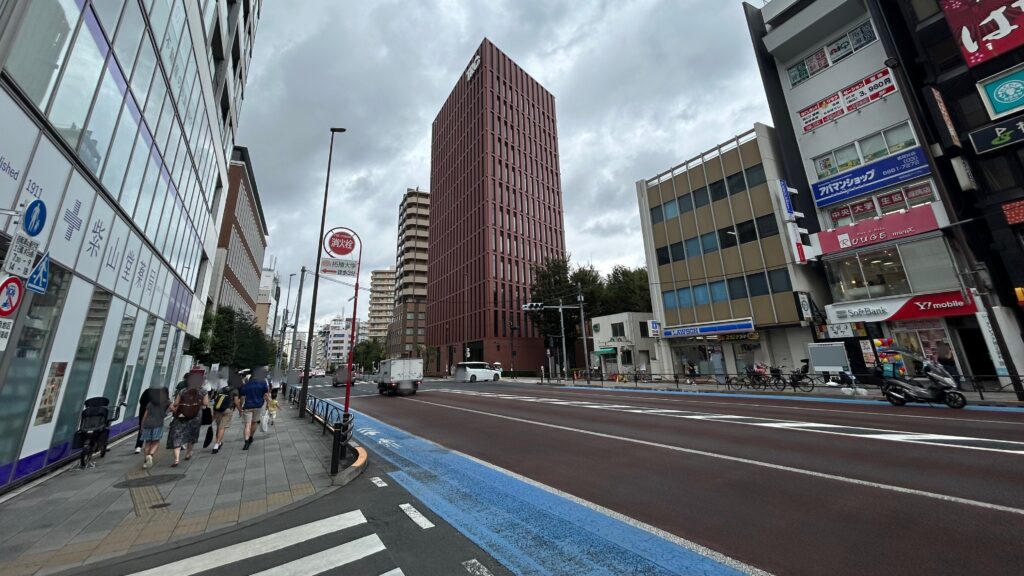 駅前の街の印象と茗荷という植物