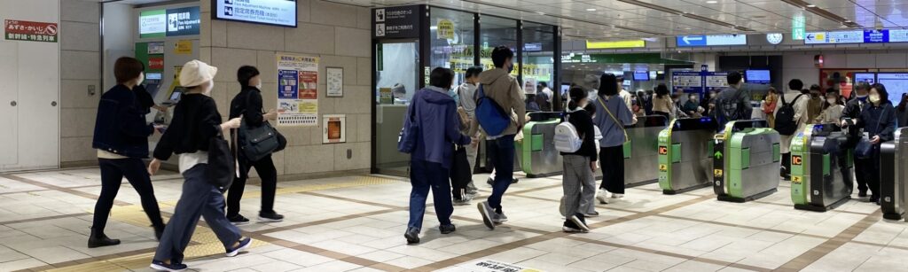 混雑した電車では迷惑に見える不安がある