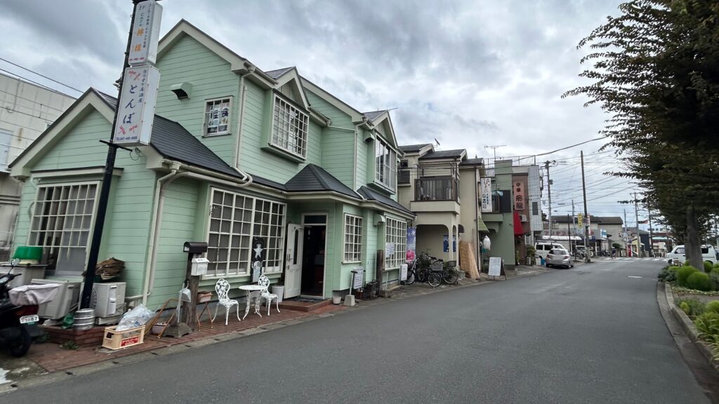 高台にあるのになぜ谷と呼ばれるのかという疑問