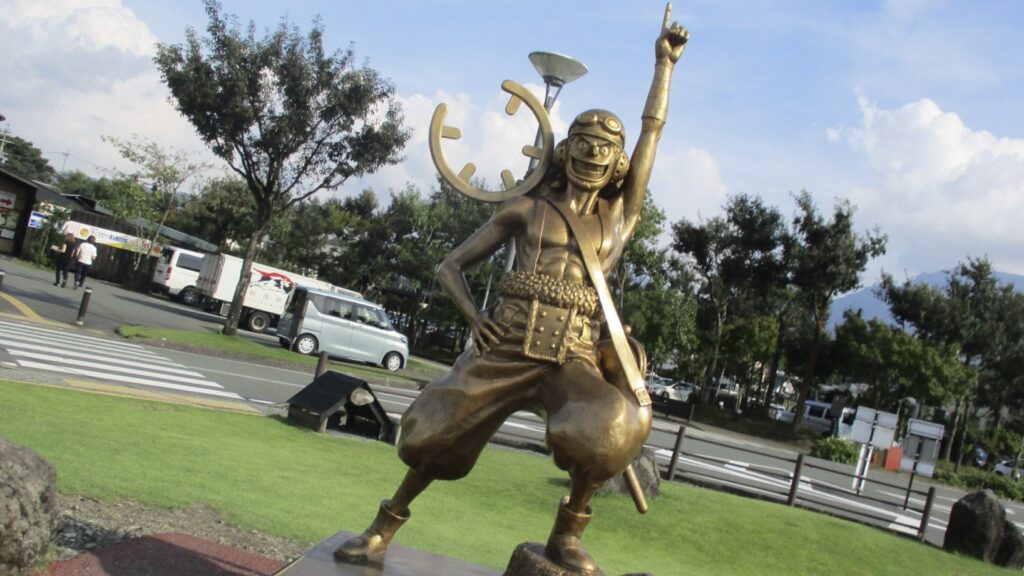 山にぐるりと囲まれた「壁」のような迫力