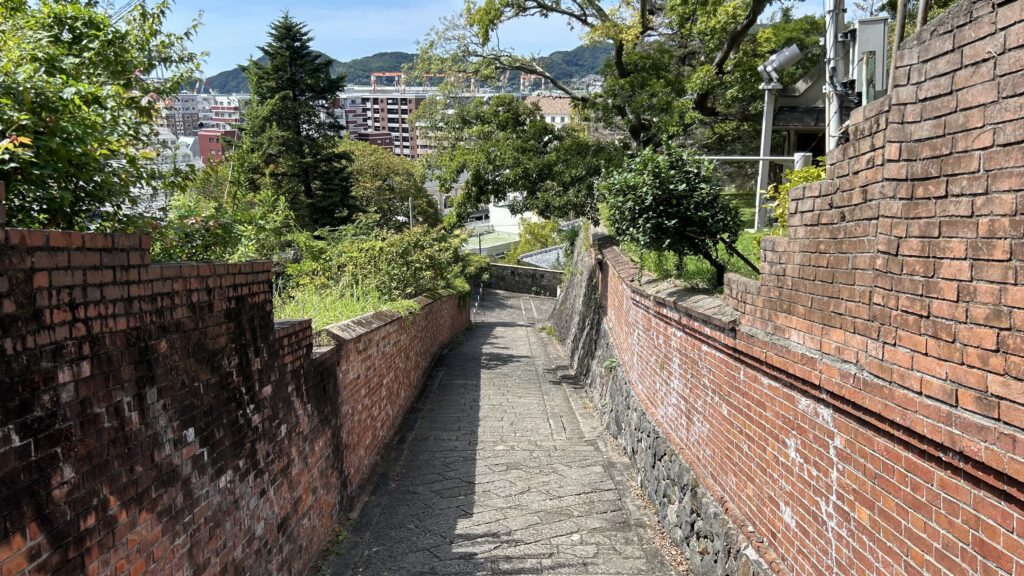 学校や住宅が多くて観光感が弱めだから