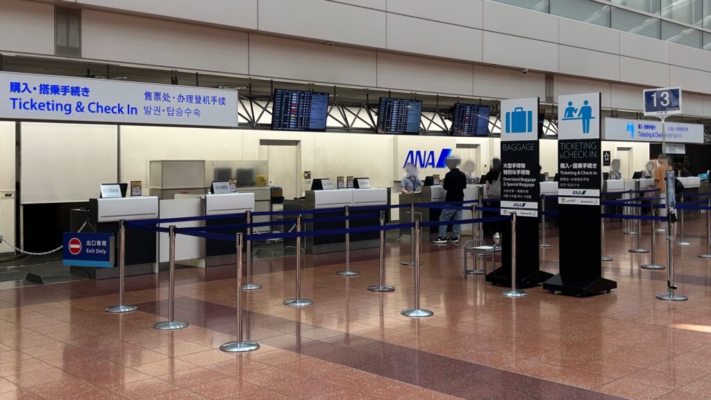 航空券は有人カウンターで発券できる