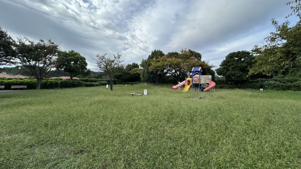 横須賀の海軍基地を見下ろす丘の上の公園