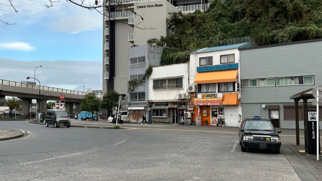 横須賀駅とベルニー公園で歴史を味わう