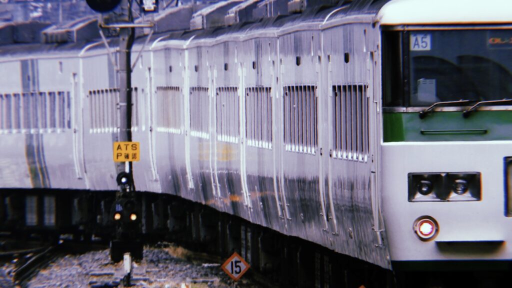 でも特急は「姿を変えて」今も東北を走っている