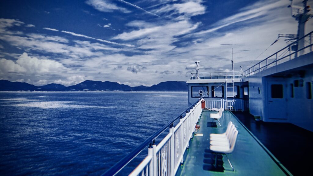 海軍の軍服はなぜ白いのか？