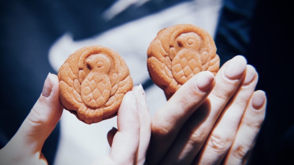 ではなぜ食べ歩きで「注意された」のか