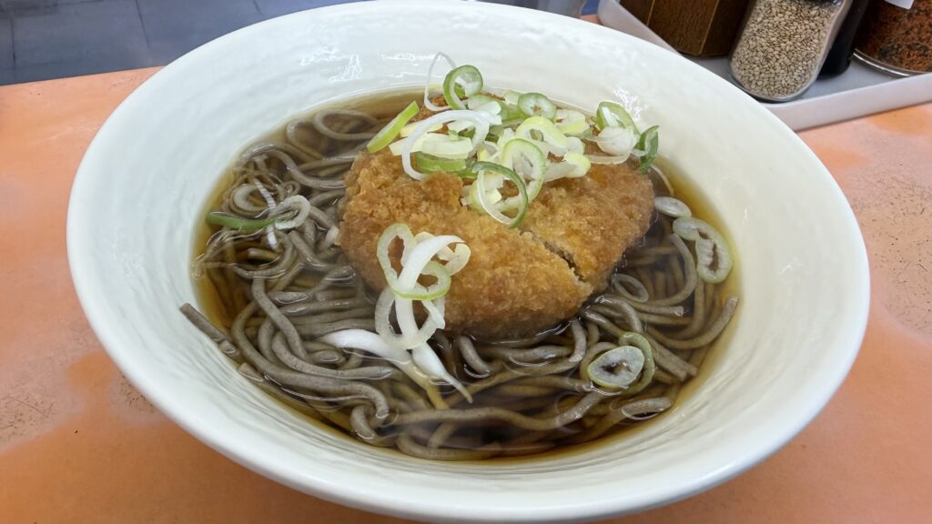 コロッケそばを食べている人に話を聞いた