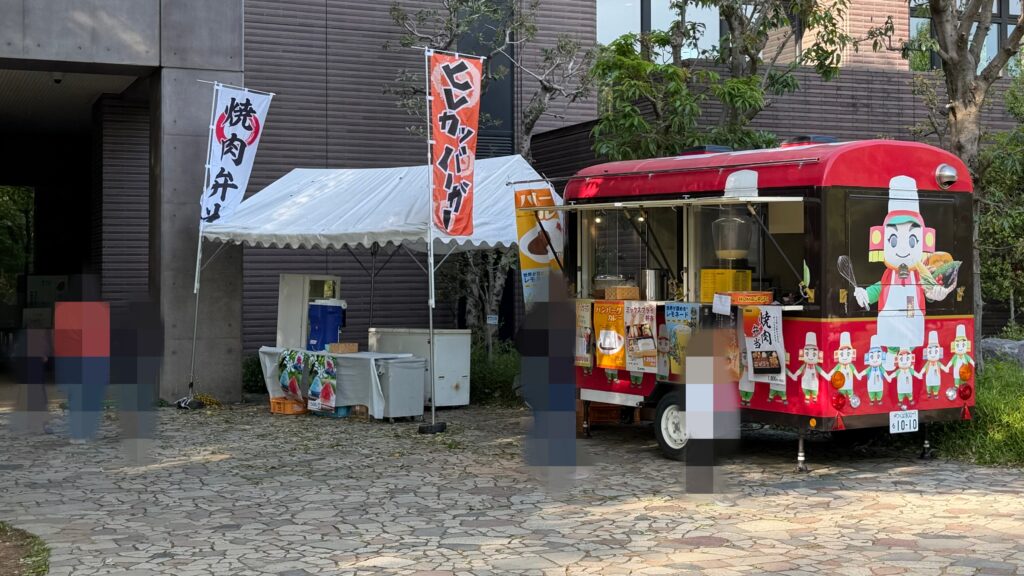茨城で見かけた「かつ太郎」のヒレカツバーガー
