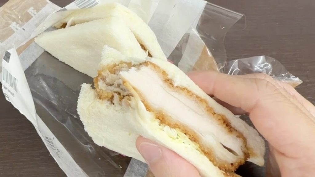 一口を小さくして食べる