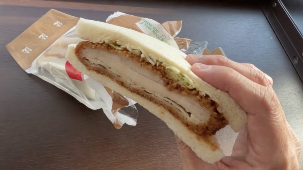 サンドイッチのパンが上あごにくっつく問題:あの「ハガガガ」はなぜ発生するのか